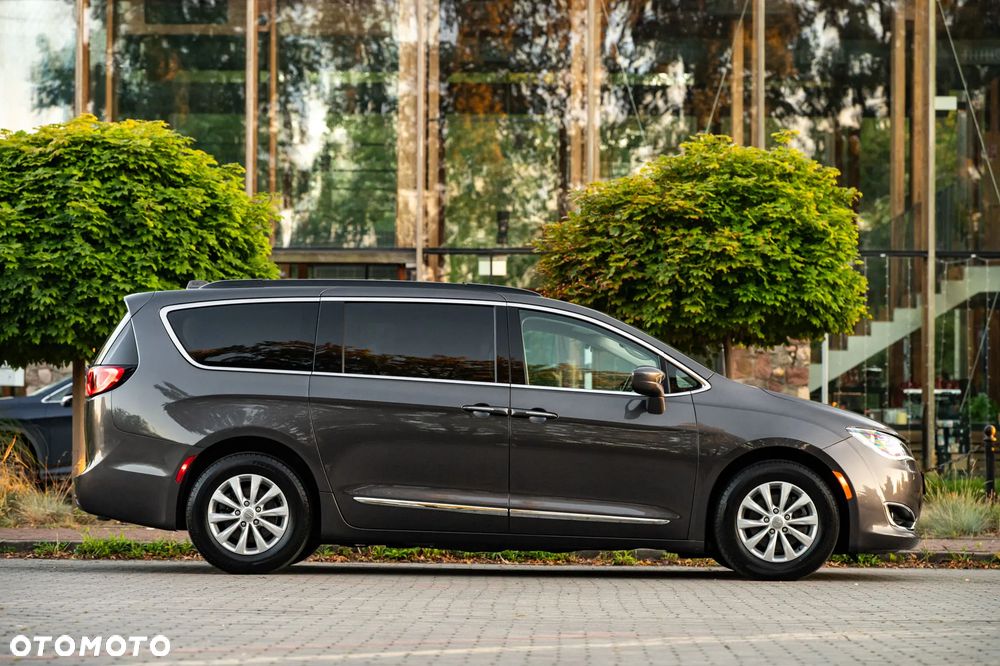 Chrysler Pacifica - 9