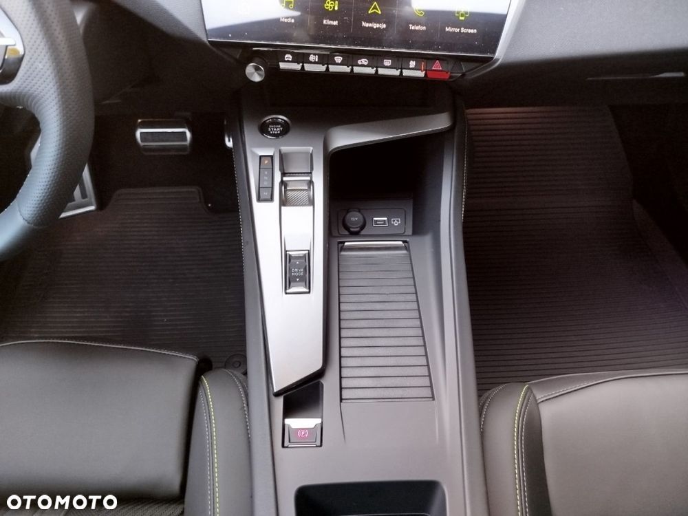 Peugeot 408 - 24