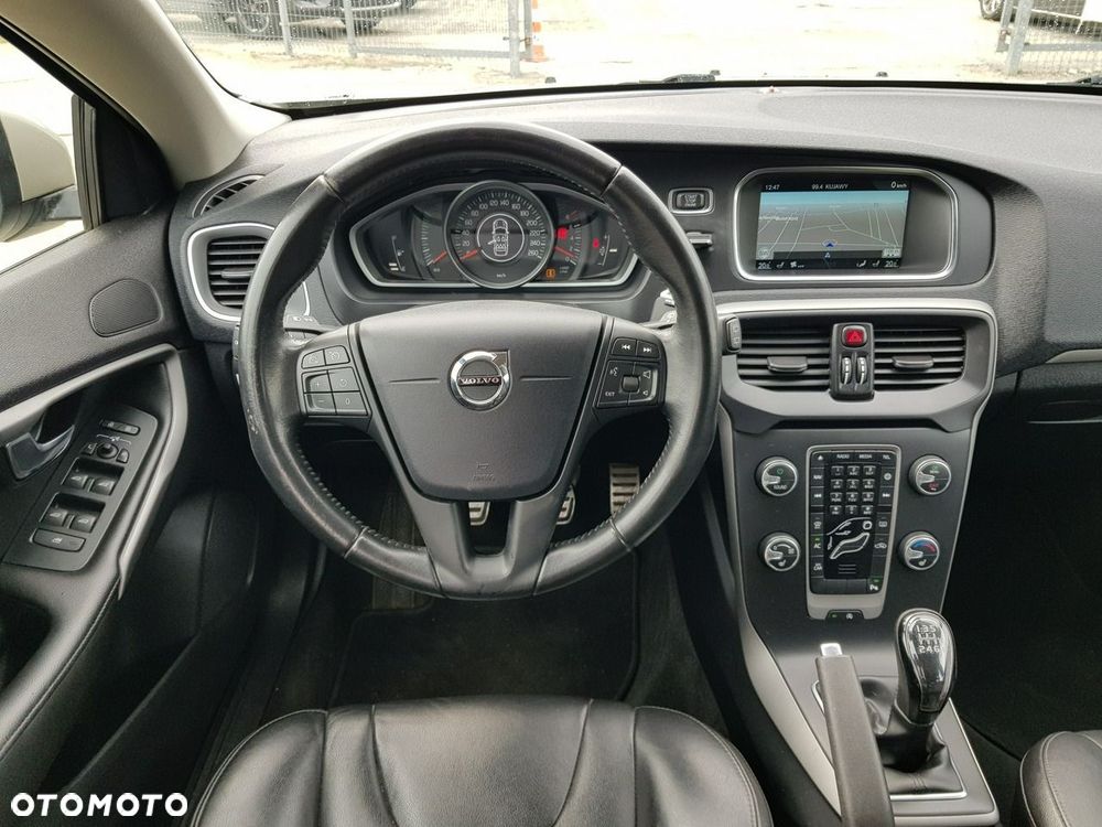 Volvo V40 T2 Momentum - 13