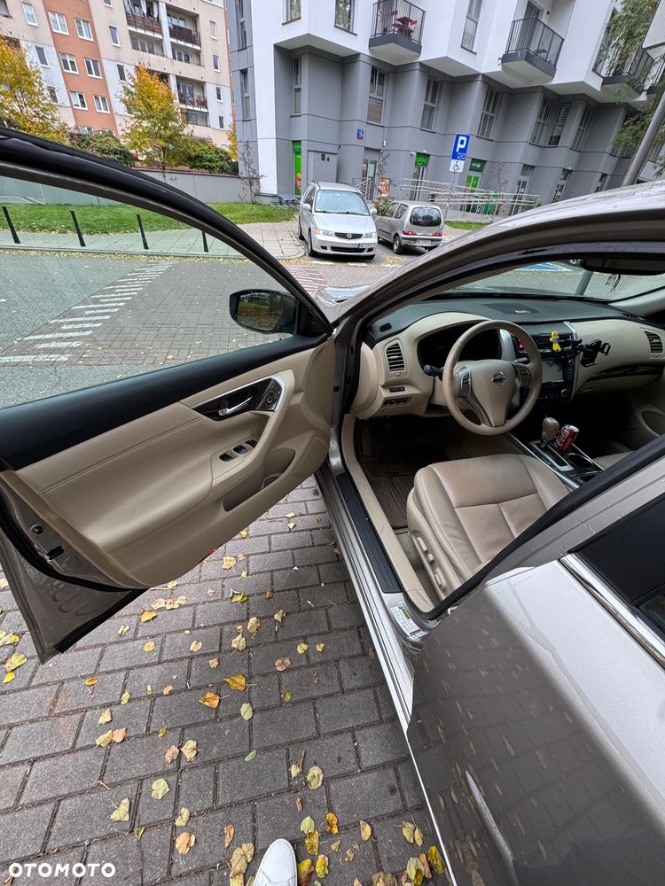 Nissan Altima - 5
