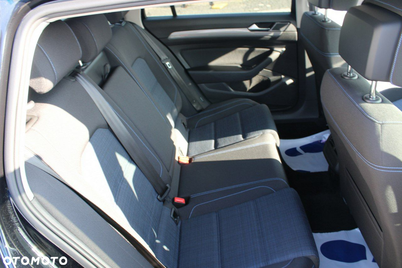 Volkswagen Passat - 16