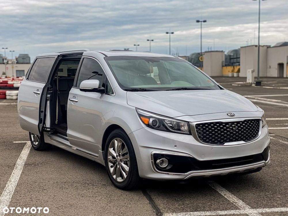 Kia Carnival - 2