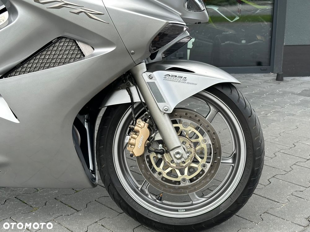 Honda VFR - 8