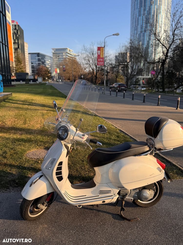Vespa GTS 300 IE - 8