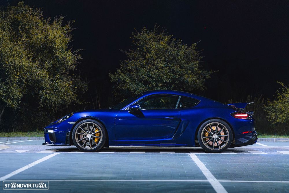 Porsche 718 Cayman GT4 - 3