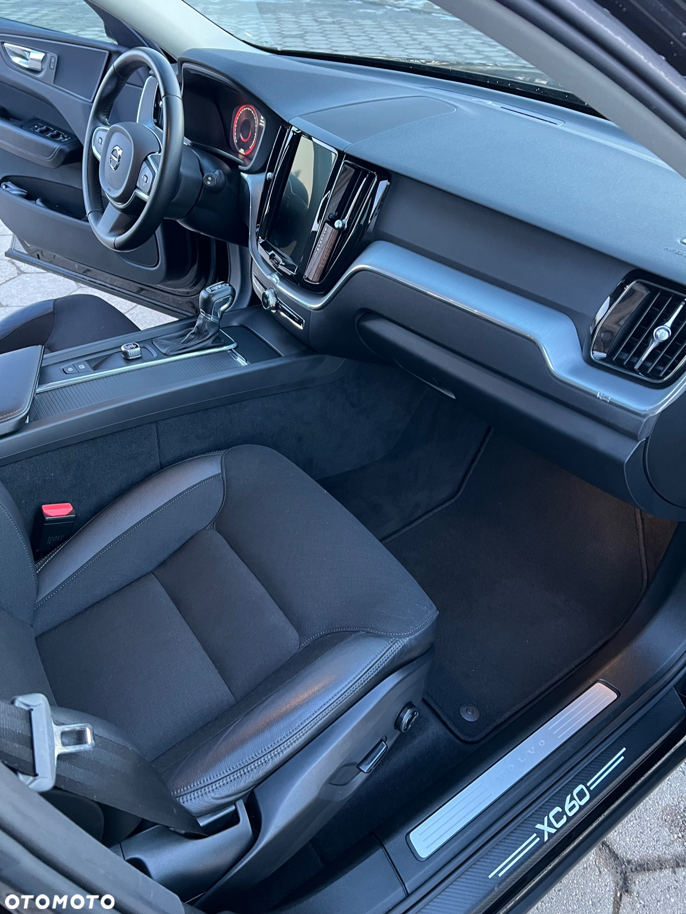 Volvo XC 60 D5 SCR AWD Momentum - 8