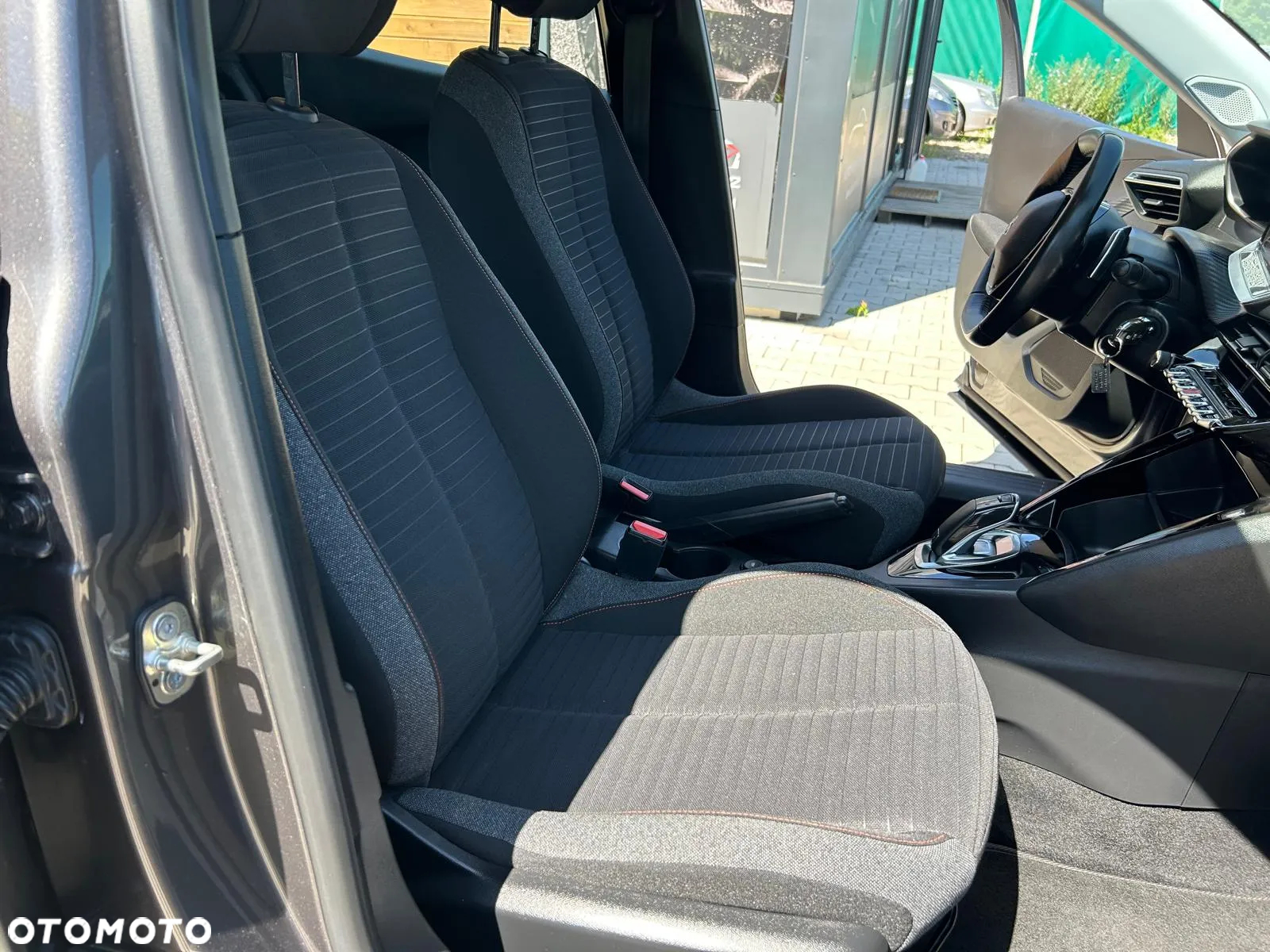 Peugeot 2008 PureTech 130 Stop&Start EAT6 Signature - 24