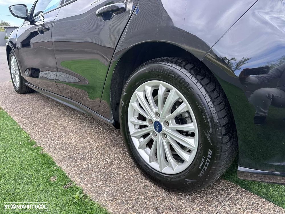 Ford Focus 1.0 EcoBoost S&S TITANIUM - 19