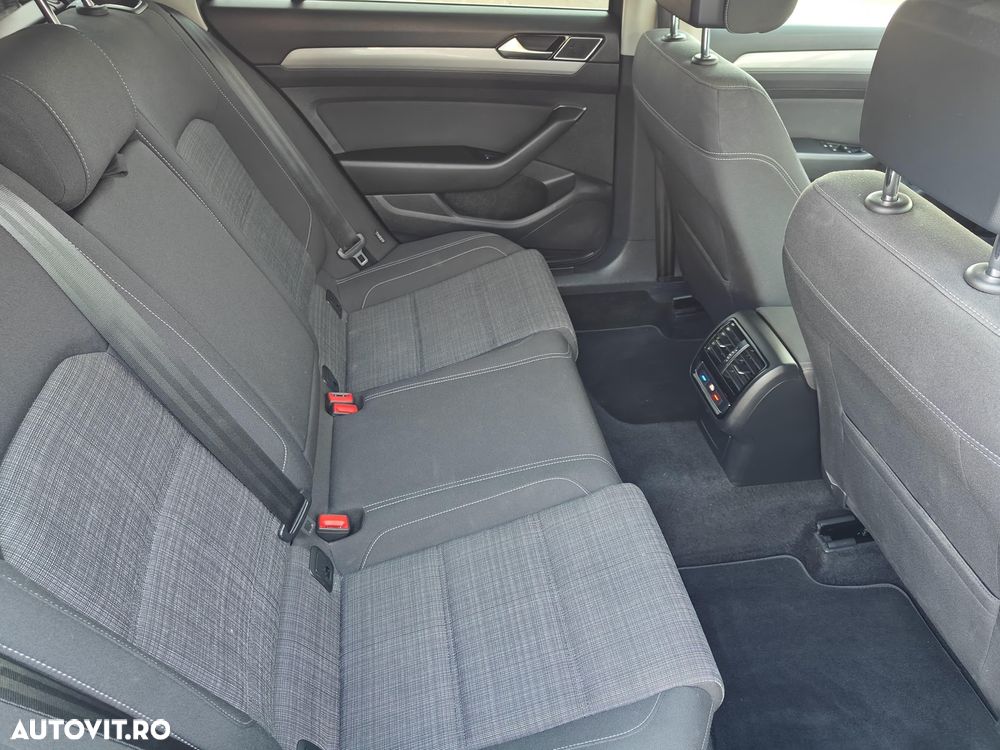 Volkswagen Passat 2.0 TDI SCR DSG Business - 19