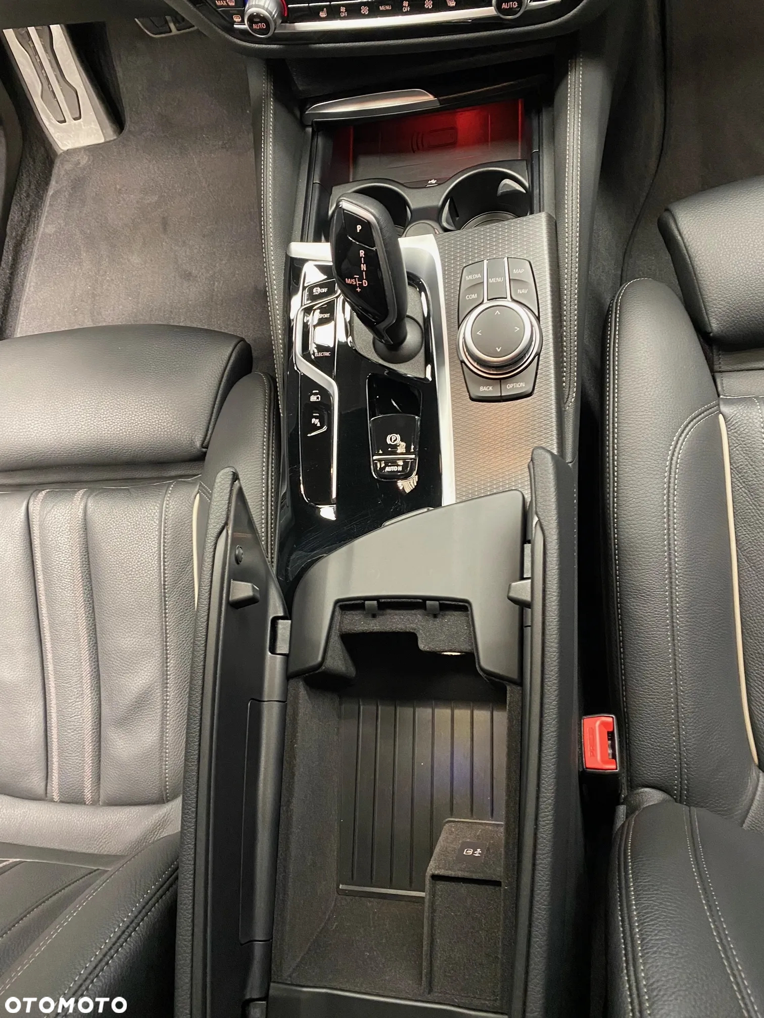 BMW Seria 5 530e xDrive M Sport sport - 9