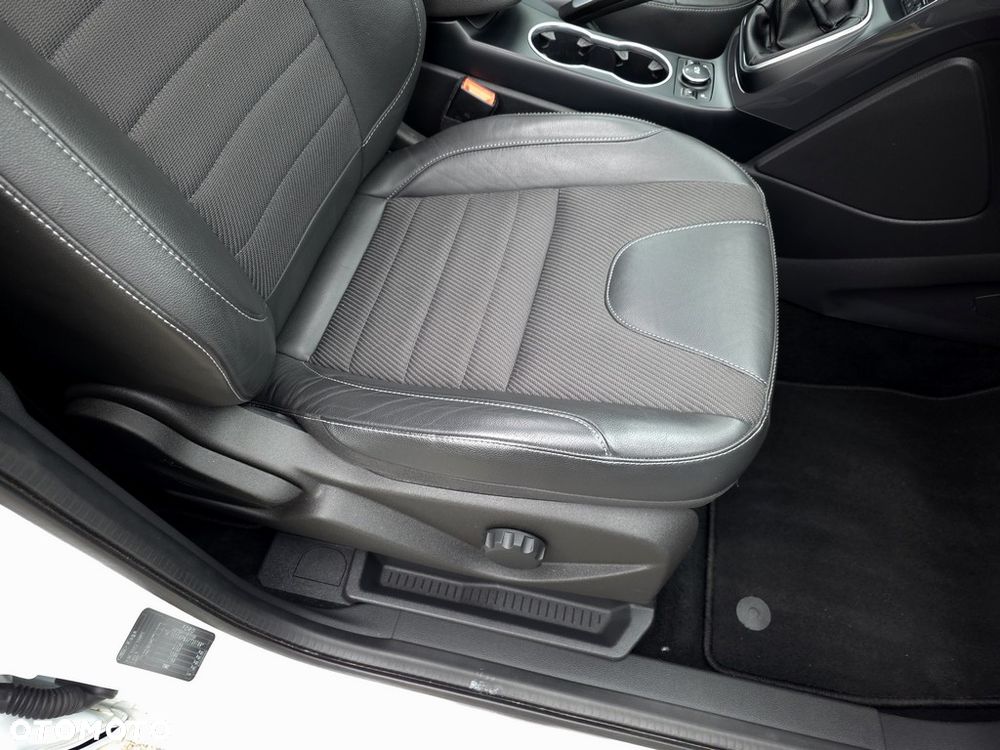 Ford Kuga 2.0 TDCi FWD Titanium - 16