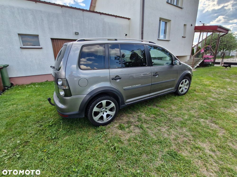 Volkswagen Touran 2.0 TDI DPF Cross - 6