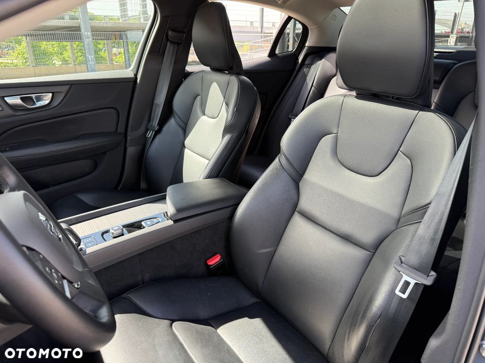 Volvo S60 B5 B AWD Plus Dark - 30