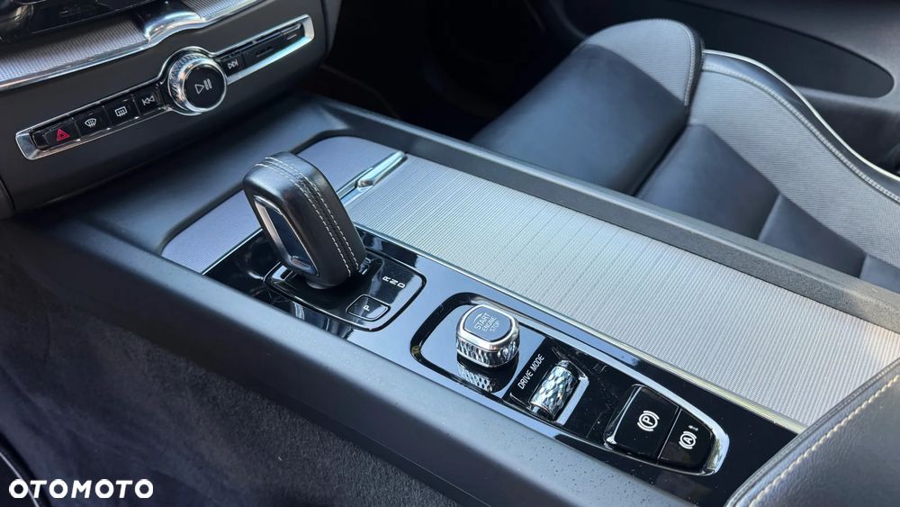 Volvo XC 60 B4 D Geartronic RDesign - 25