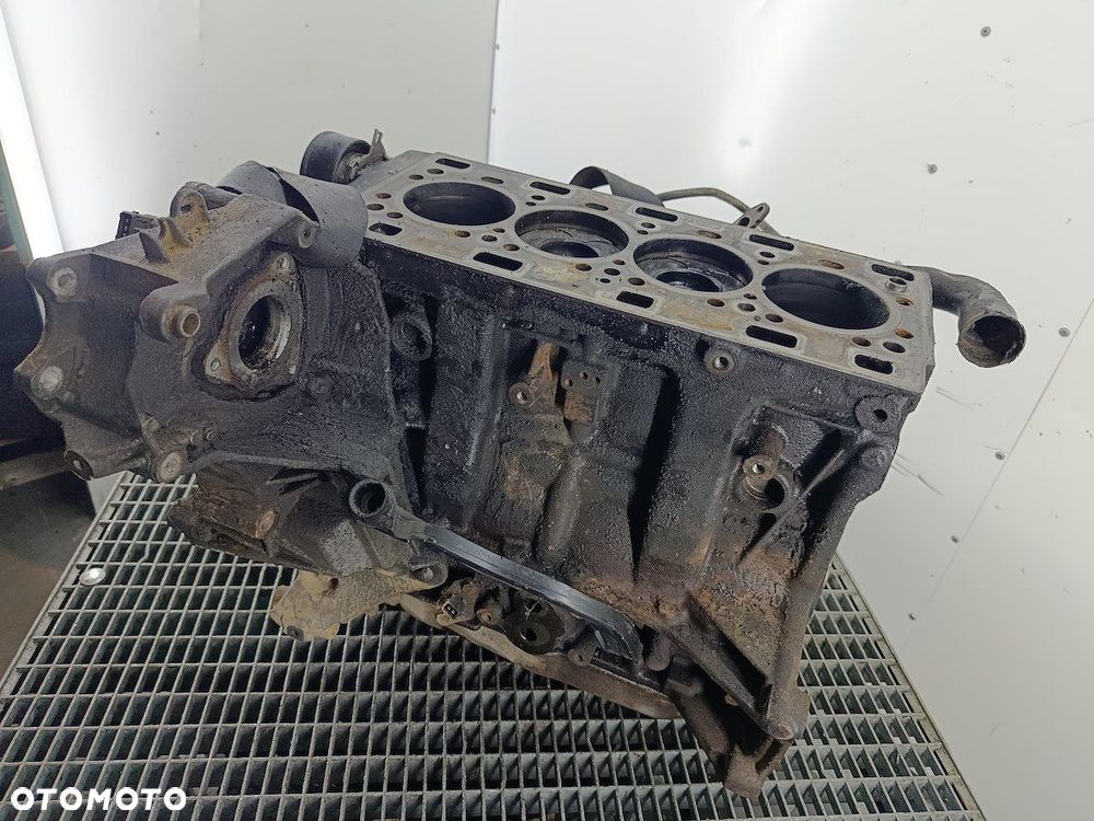 BLOK SILNIKA RENAULT MASTER II FL G9U650  8200513042 2.5 DCI - 7