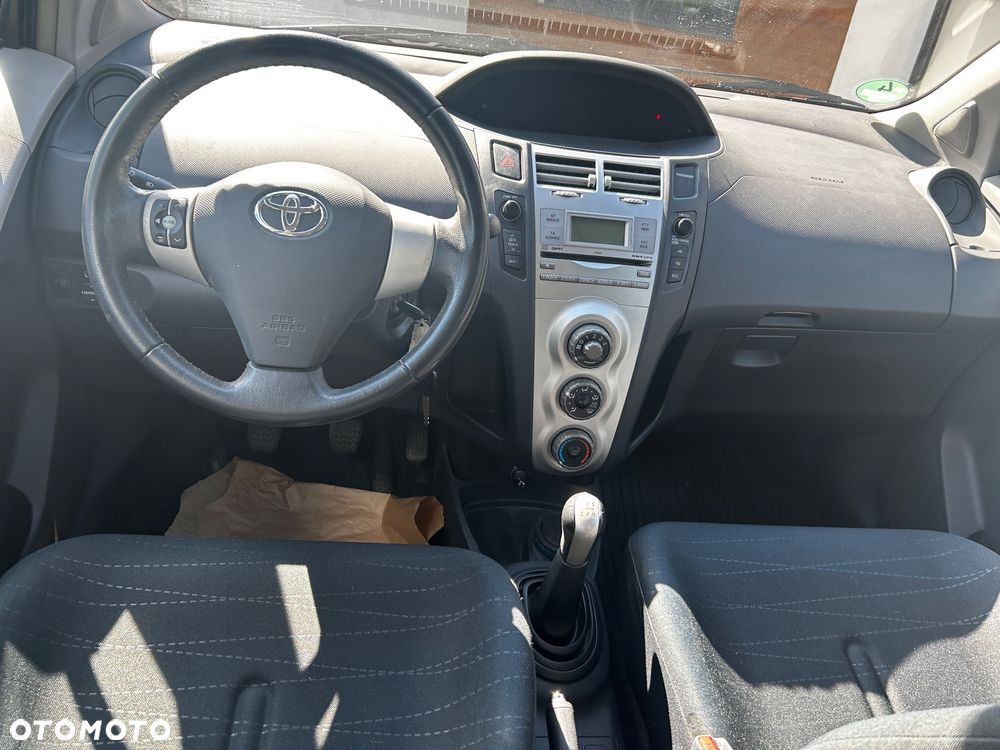 Toyota Yaris 1.3 VVT-i Executive - 9