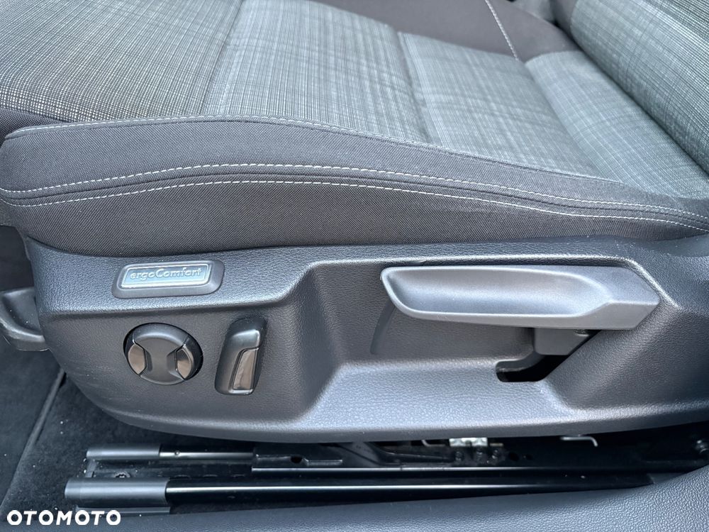Volkswagen Passat 2.0 TSI Business DSG - 18