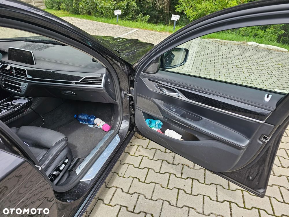 BMW Seria 7 740d xDrive mHEV - 13