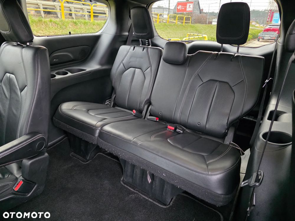 Chrysler Pacifica - 10