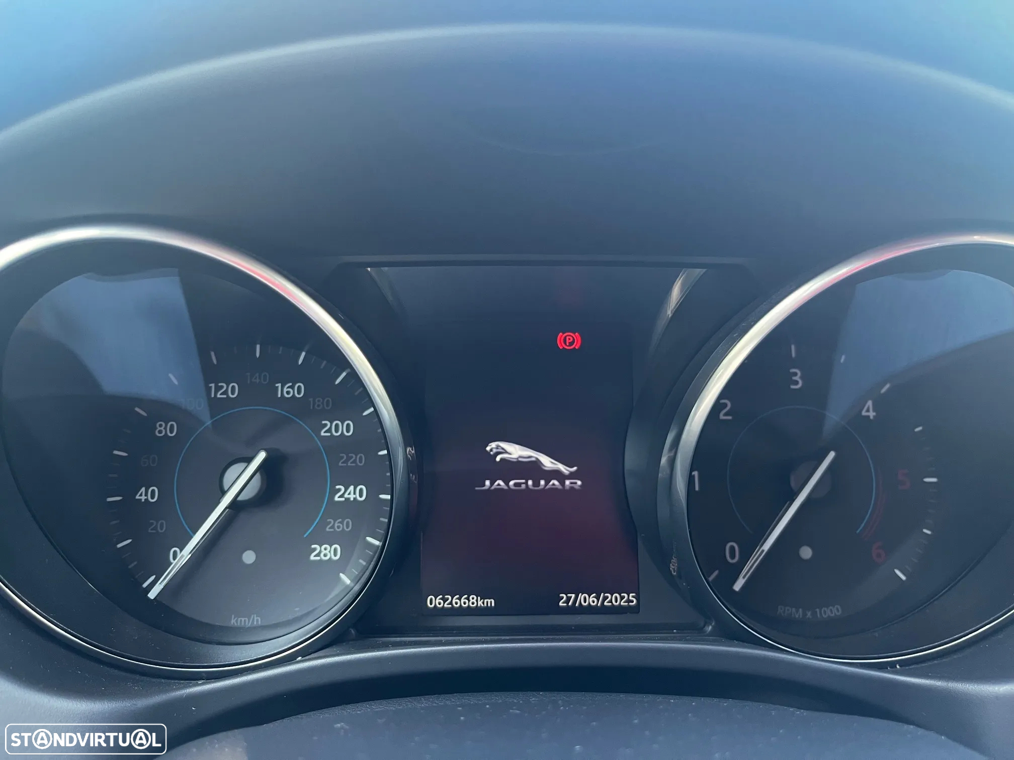 Jaguar XE 2.0 D Prestige - 9