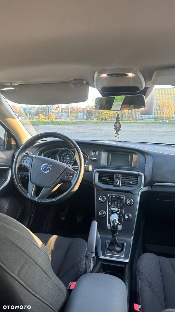 Volvo V40 D2 - 10