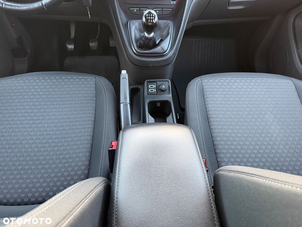 Ford Tourneo Connect Grand - 18