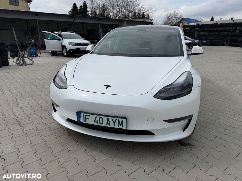 Tesla Model 3 - 3