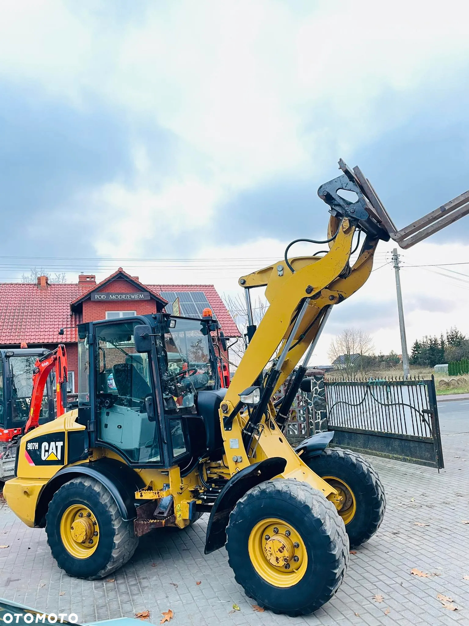 Caterpillar 907H - 10