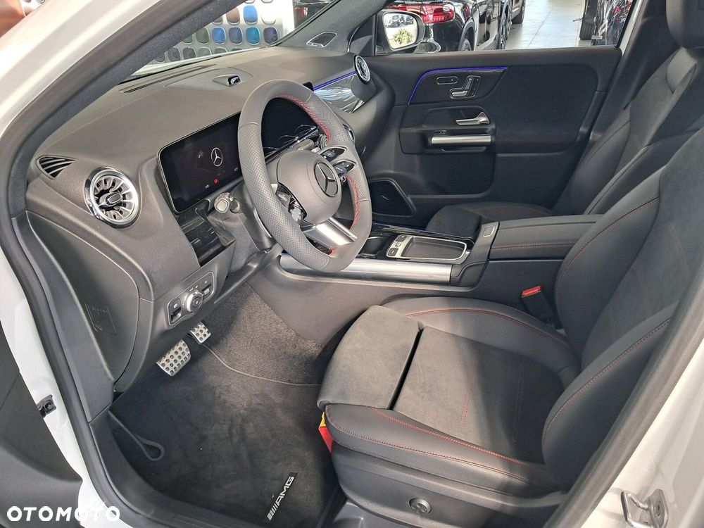 Mercedes-Benz GLA - 25
