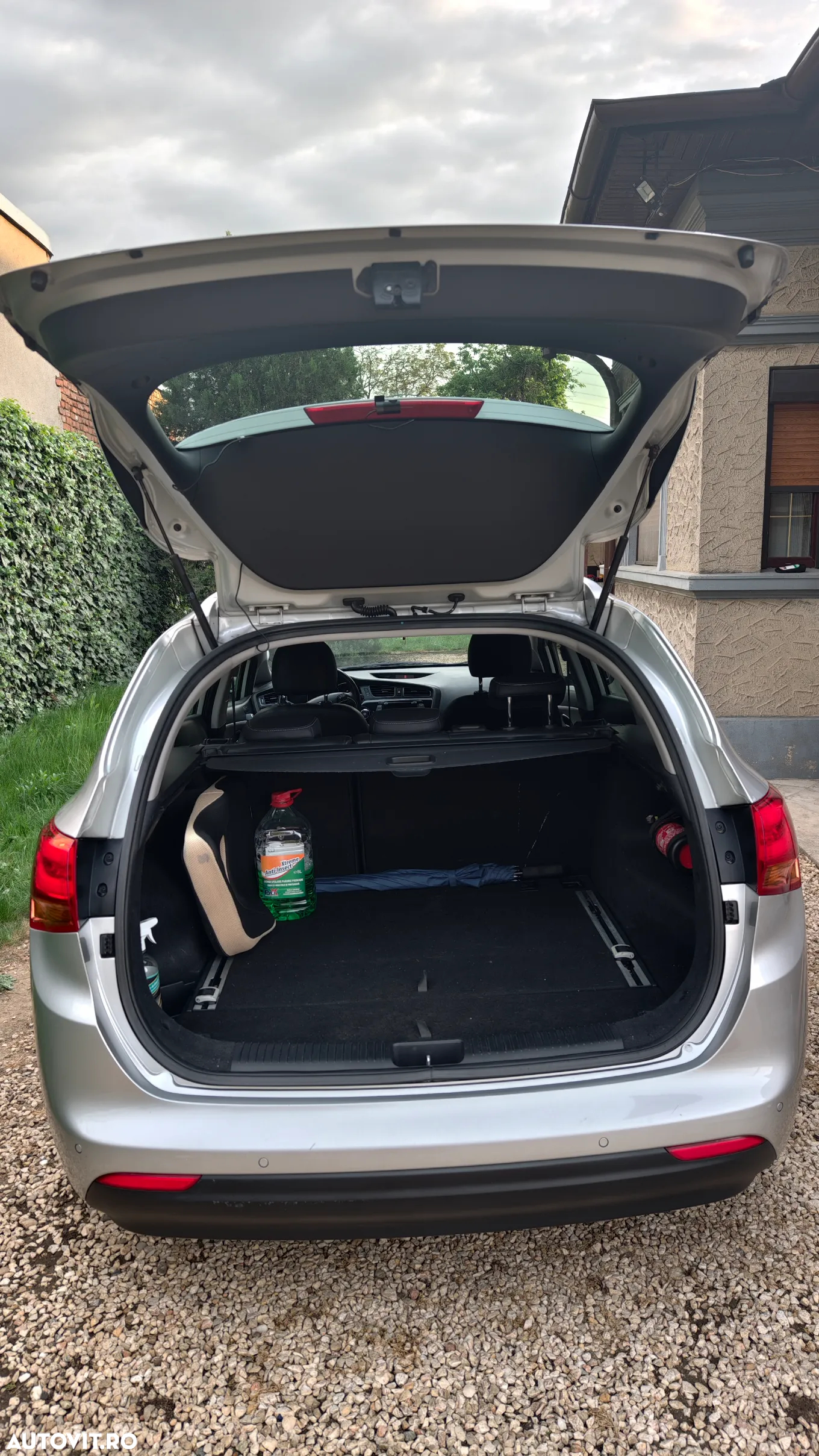 Kia Ceed 1.6 CRDi 128 Aut. SW Platinum Edition - 9
