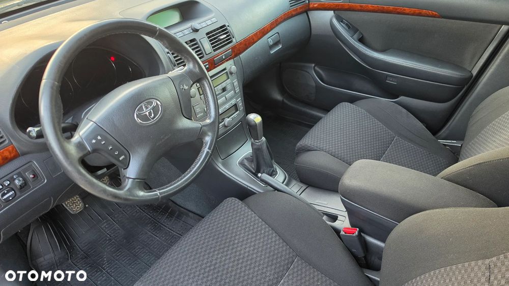 Toyota Avensis 2.0 VVT-i Sol - 22
