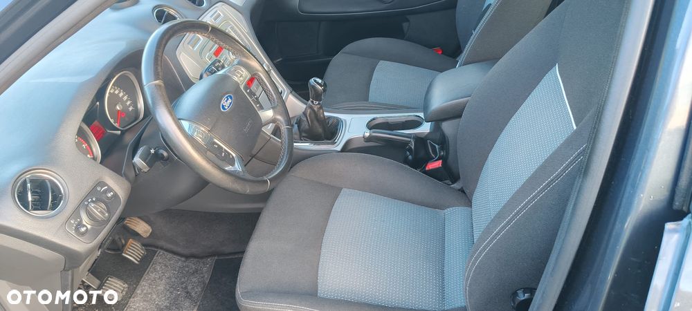 Ford Mondeo 2.0 Ambiente - 8