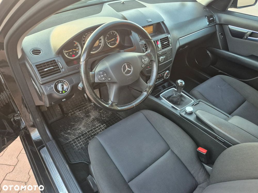 Mercedes-Benz Klasa C 200 CDI DPF BlueEFFICIENCY Elegance - 17