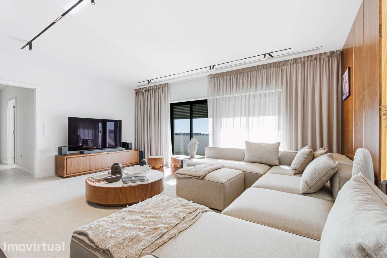 Penthouse T4 Renovada | Terraços | 2 Suítes | 3 Lugares Garagem | Para - Grande imagem: 5/25