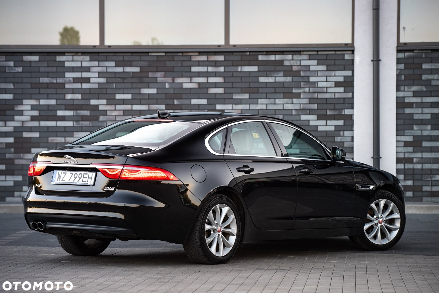 Jaguar XF 2.0 i4D AWD Prestige - 8