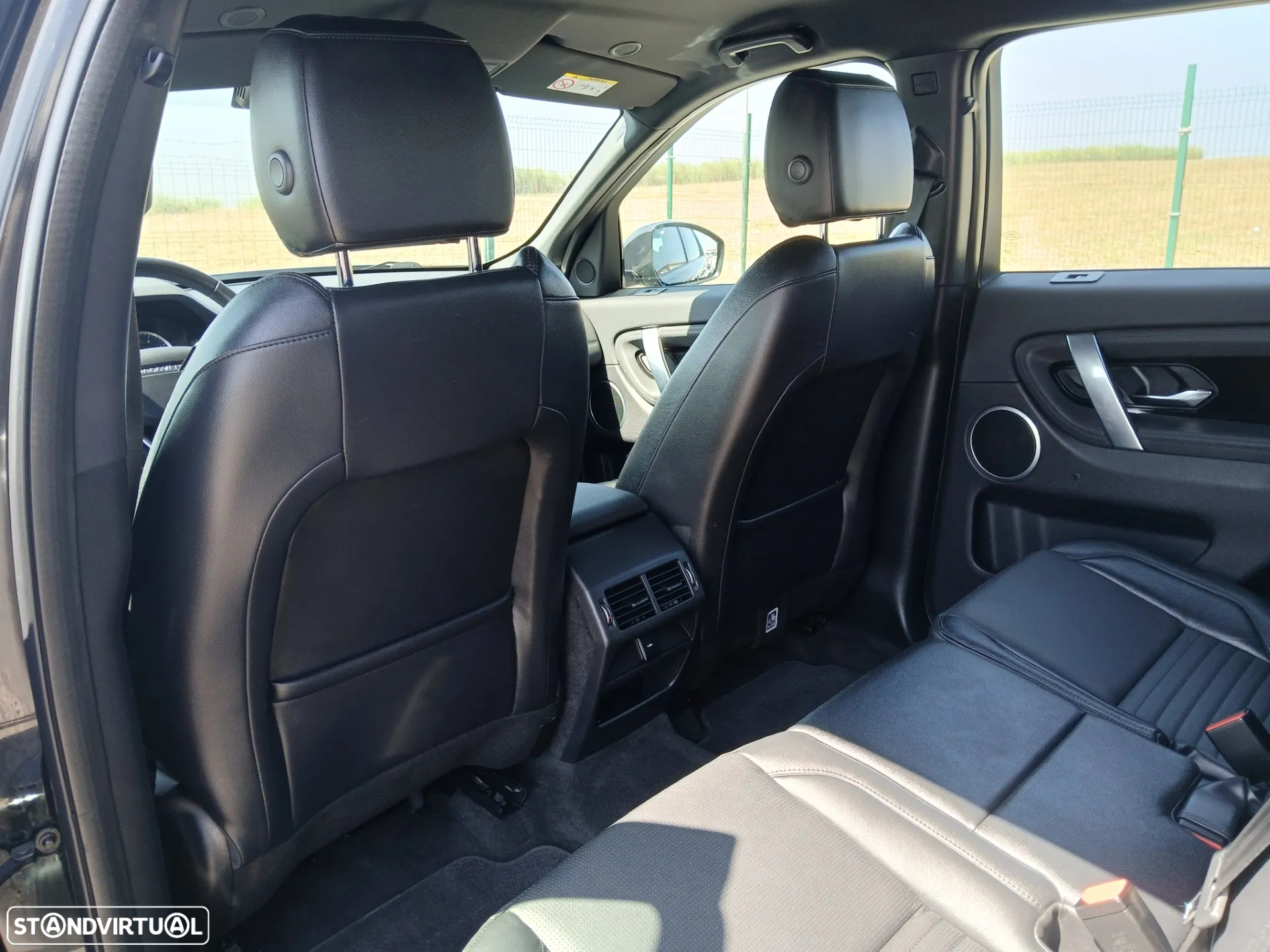 Land Rover Discovery Sport 1.5 I3 P300e AWD R-Dynamic SE - 18