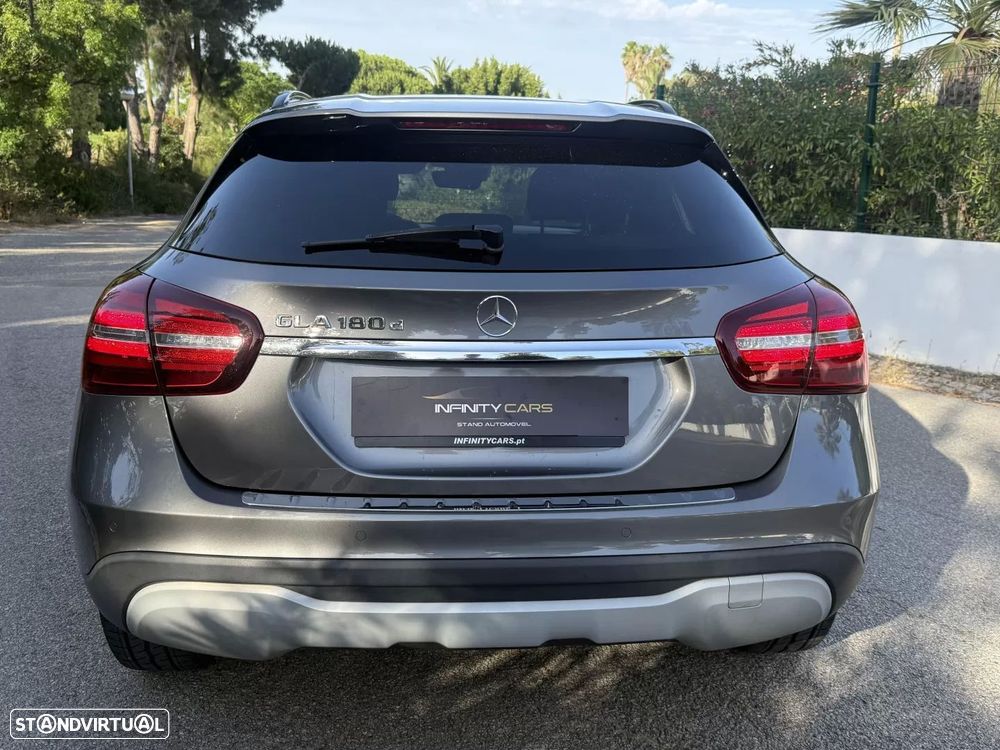 Mercedes-Benz GLA 180 d Urban Aut. - 10
