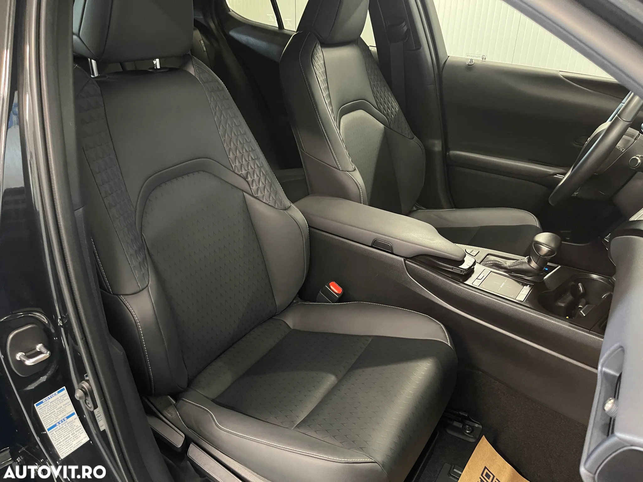 Lexus UX 250h (E-FOUR) Luxury Line - 9