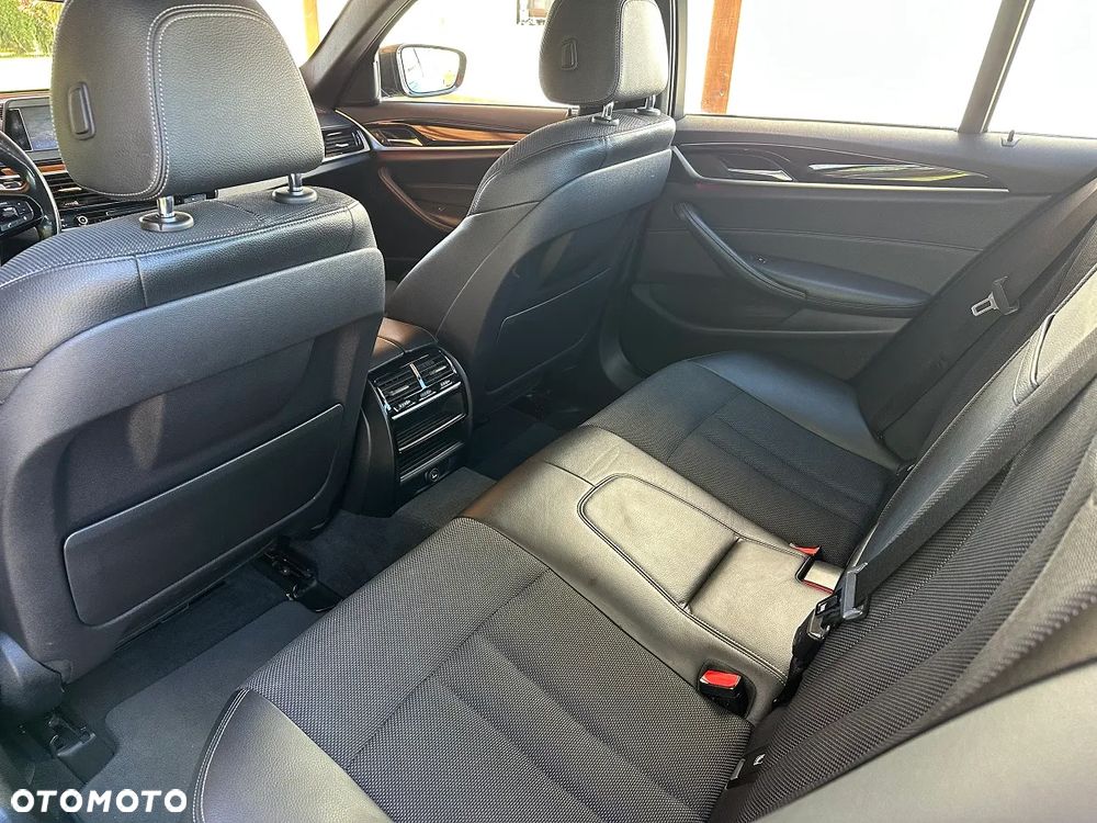 BMW Seria 5 520d Sport Line - 26