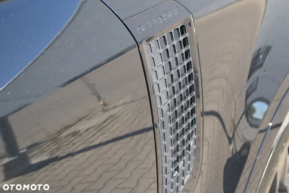 Land Rover Defender 110 D300 X-Dynamic SE - 22