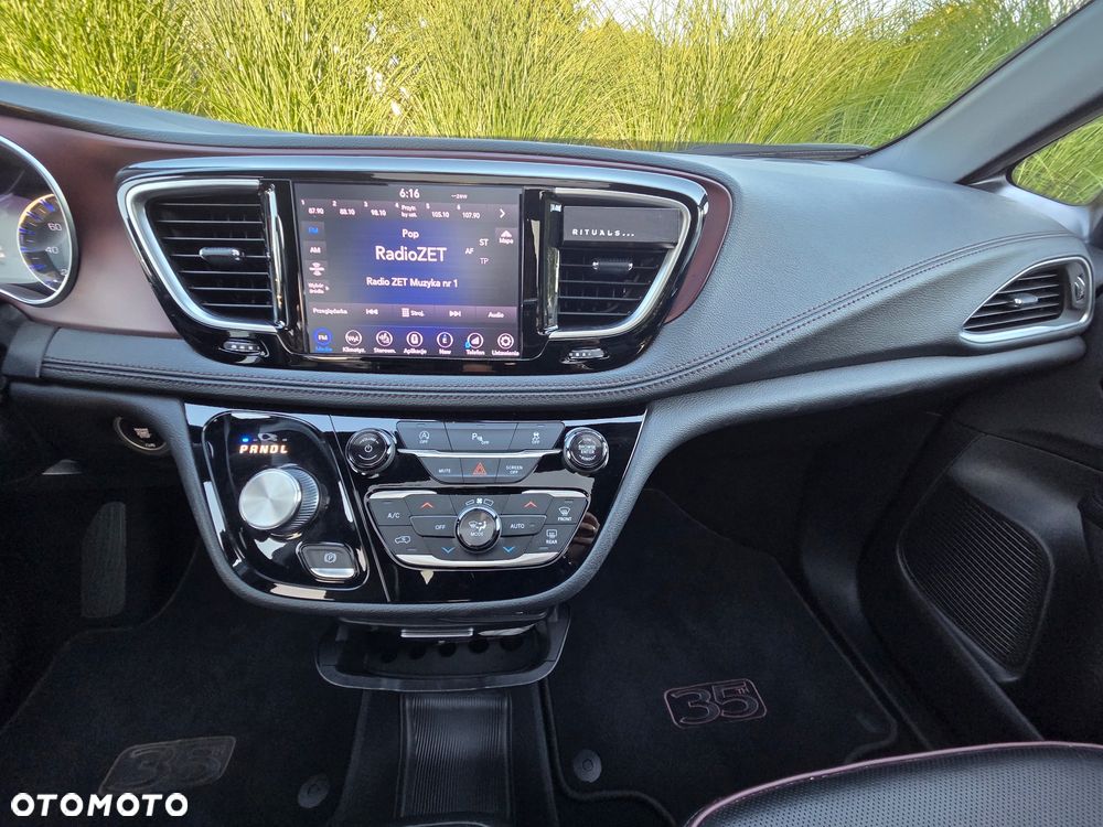 Chrysler Pacifica - 17