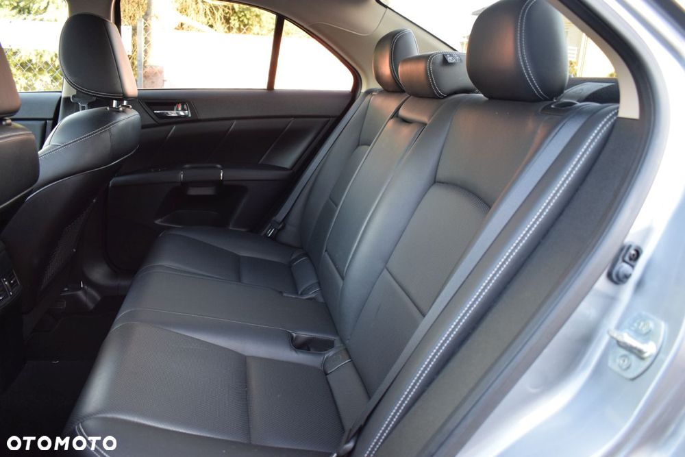 Suzuki Kizashi 2.4 4x4 CVT Sport - 11