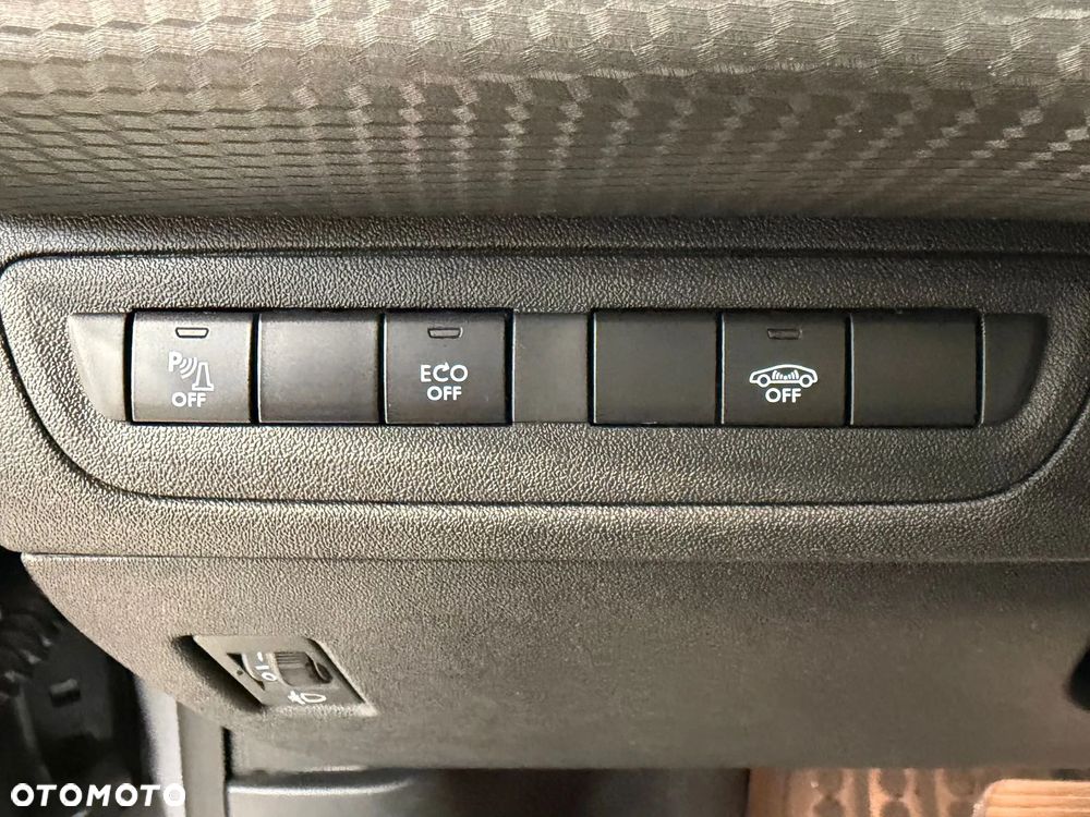 Peugeot 2008 1.2 Pure Tech GPF Allure S&S EAT6 - 24