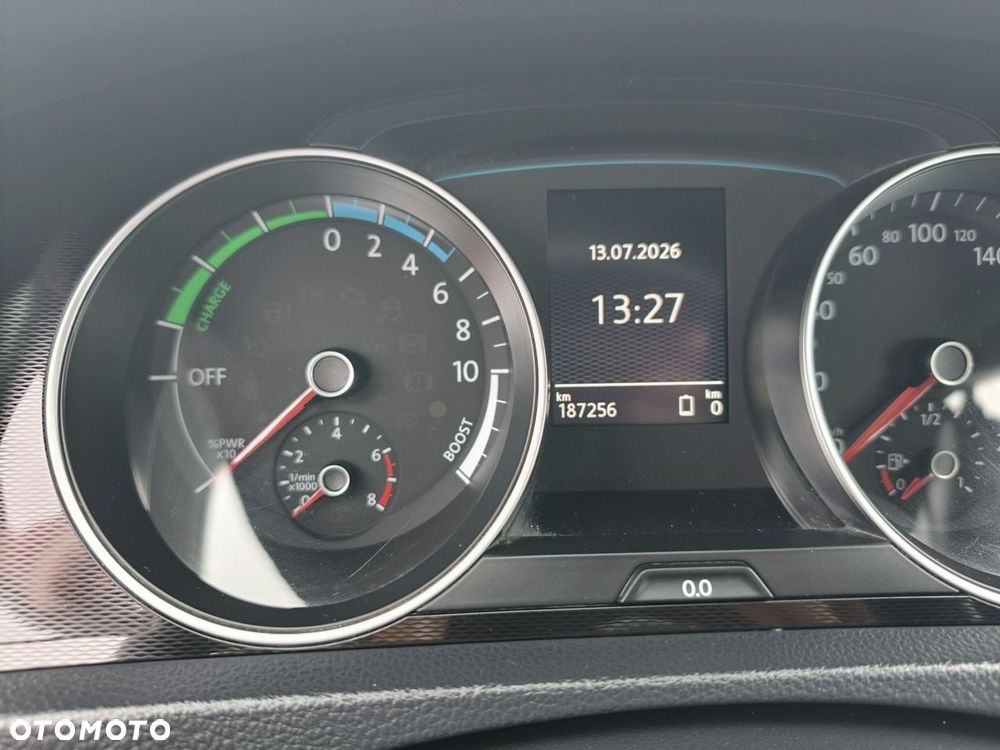 Volkswagen Golf - 31