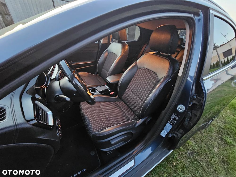 Kia XCeed - 16