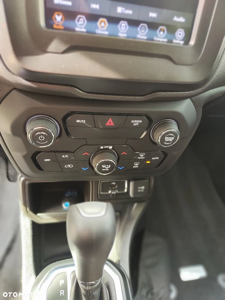 Jeep Renegade - 16