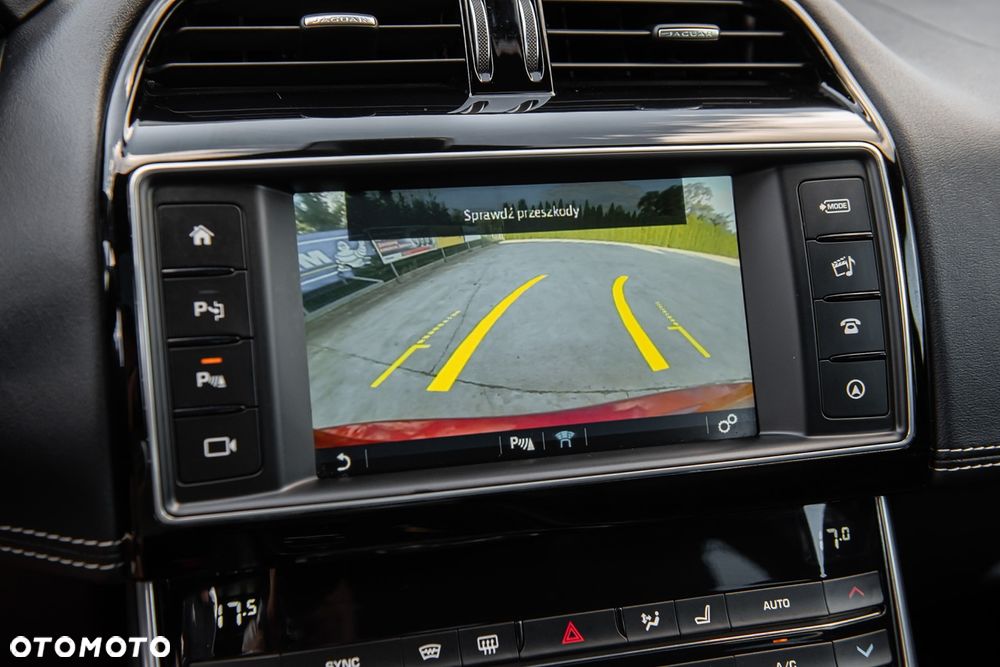 Jaguar XE - 26