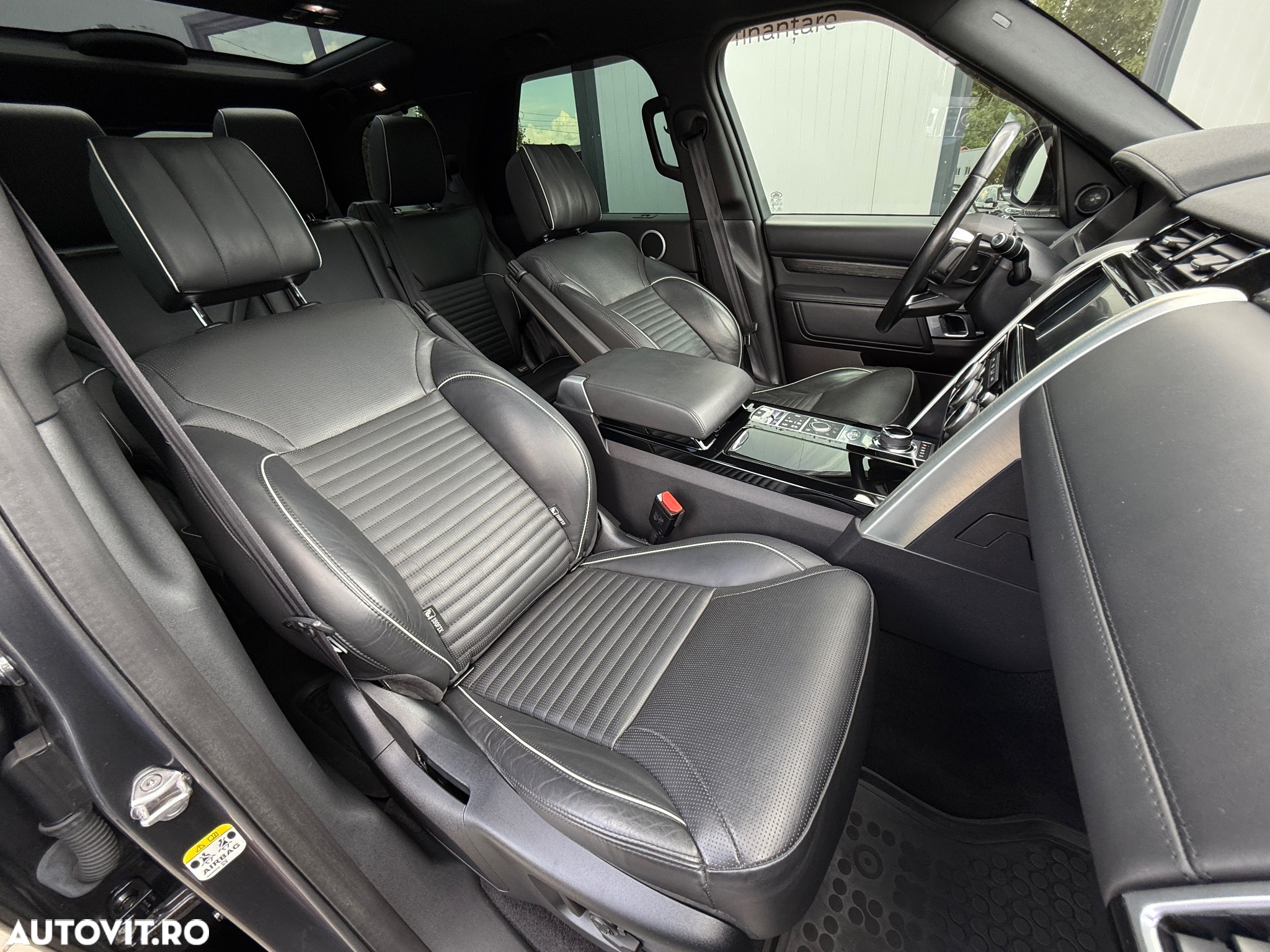 Land Rover Discovery 3.0 L TD6 HSE Luxury - 27