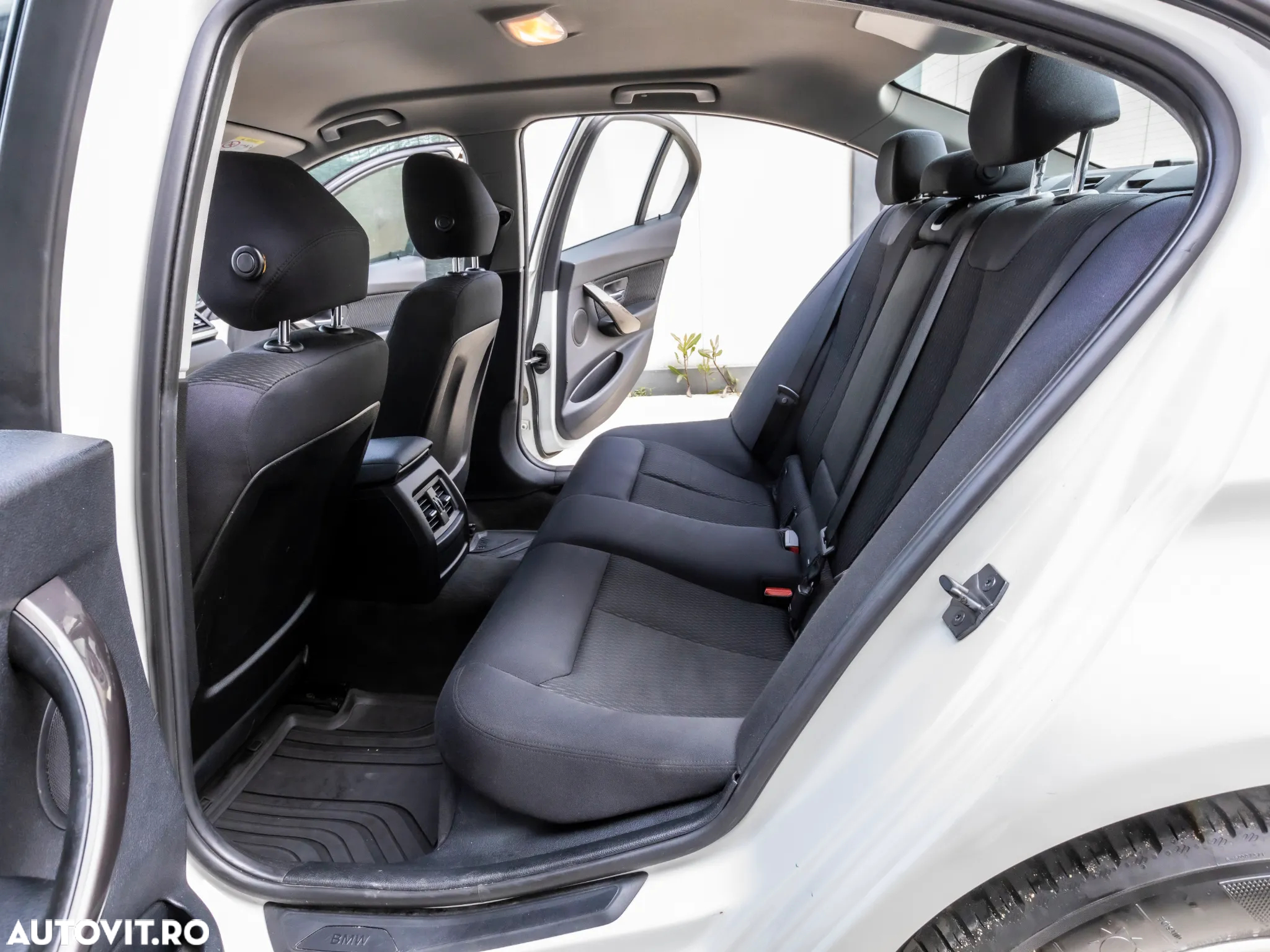 BMW Seria 3 316d - 13