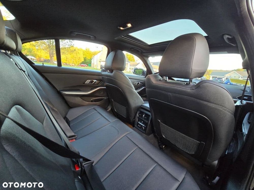 BMW Seria 3 330i Luxury Line - 13